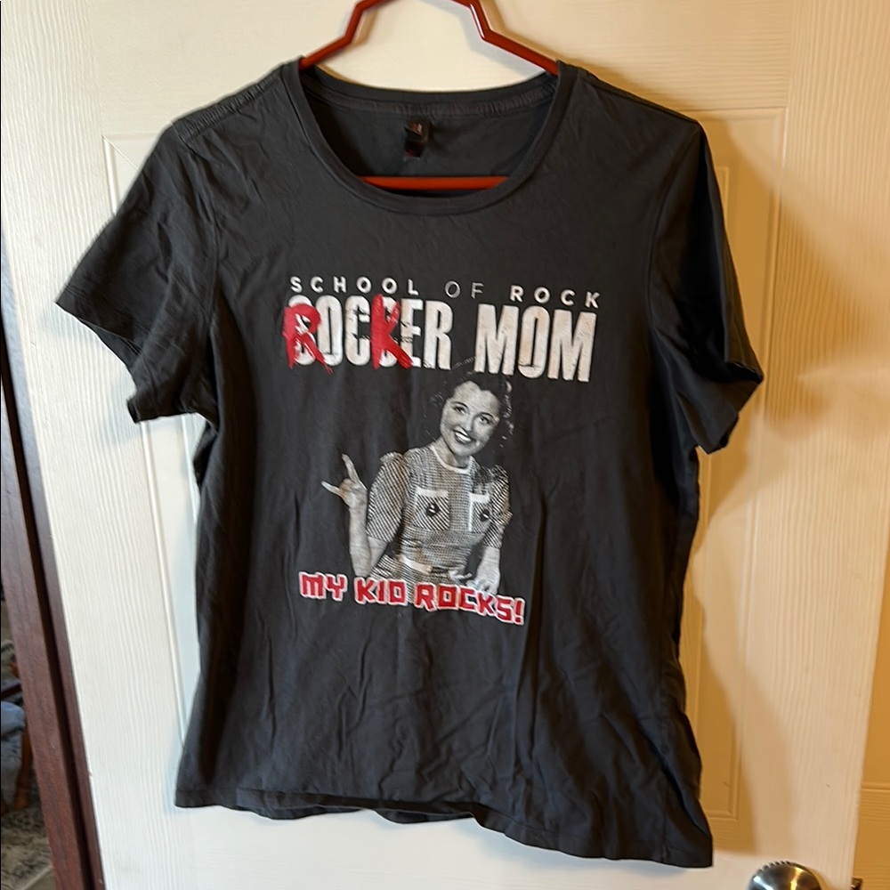 Rocker Mom Graphic Tee - Black